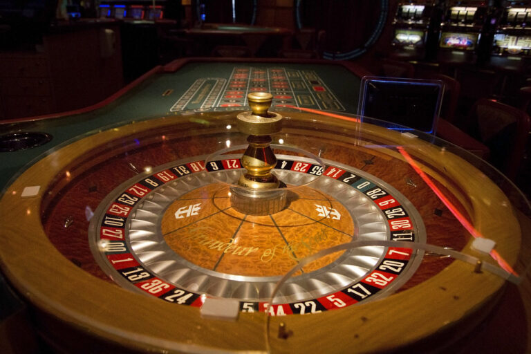 Casinos en ligne : 5 points essentiels à connaître avant de jouer