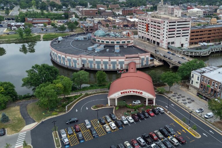 Hollywood Casino Aurora : fermeture du riverboat avant l’ouverture du futur casino terrestre