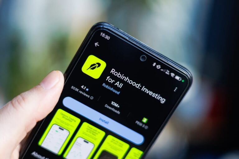 Crypto.com et Robinhood en discussion autour des marchés de prédiction